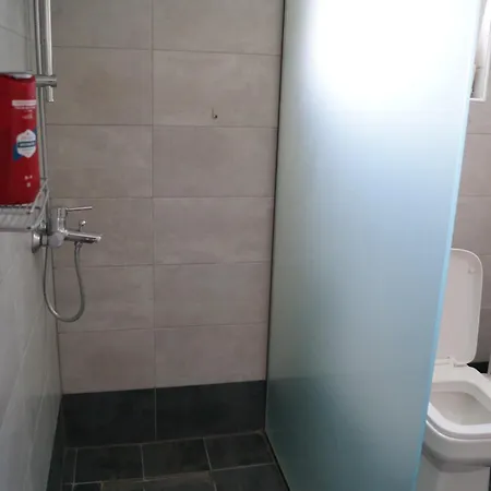 Modernes In Toller Lage 크라니