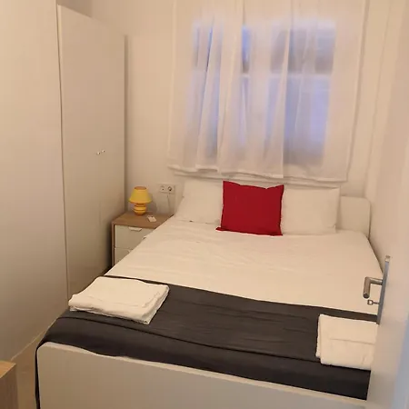 Modernes In Toller Lage Vakantiehuis Chrani