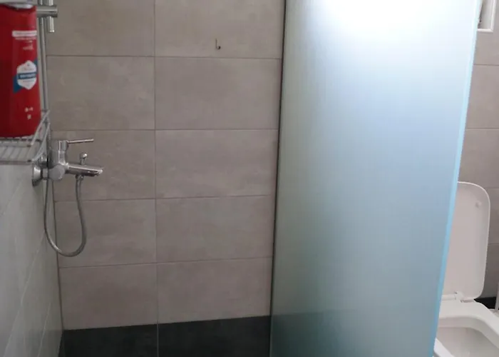 Modernes In Toller Lage Chrani